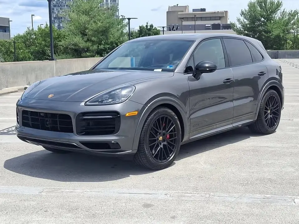 2023 Porsche Cayenne GTS photo 3