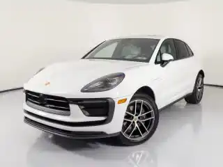 2026 Porsche Macan Base's photo