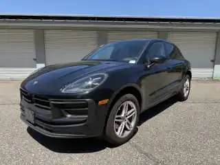 2025 Porsche Macan Base's photo