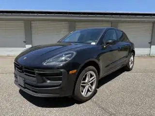 2025 Porsche Macan Base's photo