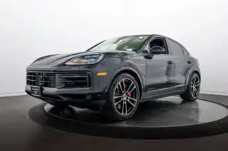 2025 Porsche Cayenne S E-Hybrid's photo