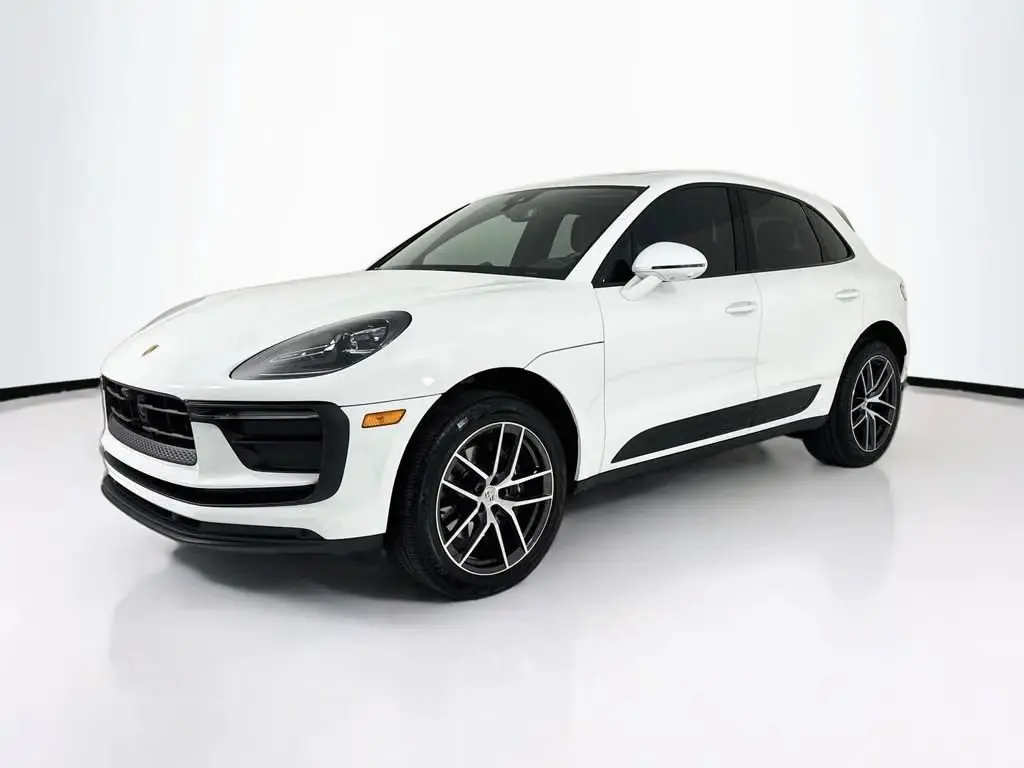 2025 Porsche Macan Base photo 4