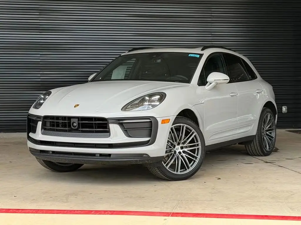 2026 Porsche Macan Base photo 4