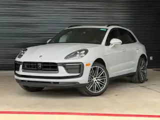 2026 Porsche Macan Base's photo