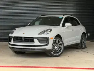 2026 Porsche Macan Base photo 5