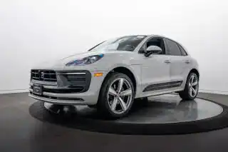 2026 Porsche Macan Base's photo
