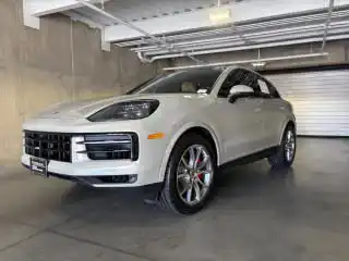 2024 Porsche Cayenne S's photo