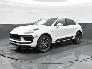 2026 Porsche Macan Base's photo