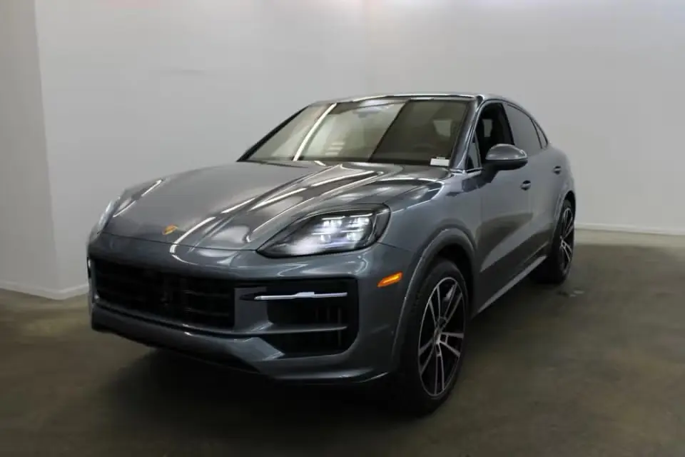 2026 Porsche Cayenne Base photo 3