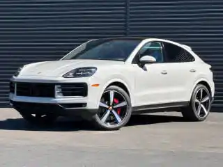 2024 Porsche Cayenne S's photo