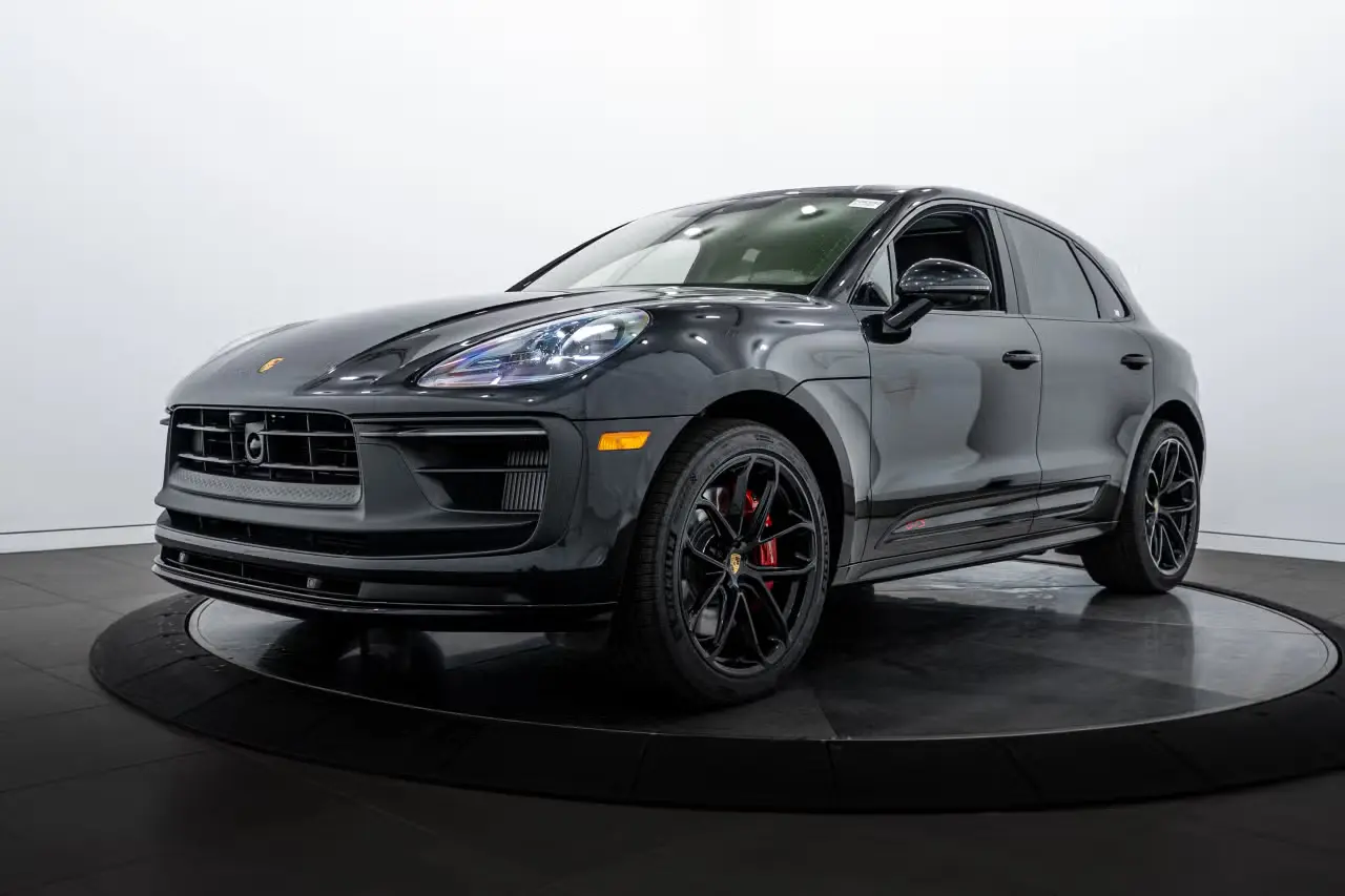 2026 Porsche Macan GTS photo 4