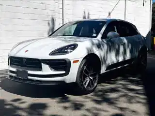 2026 Porsche Macan Base's photo