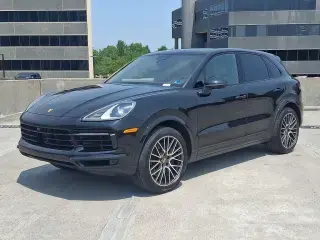 2023 Porsche Cayenne Platinum Edition photo 5