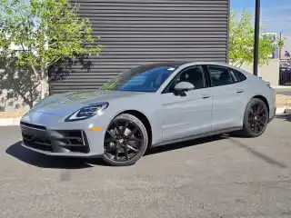 2025 Porsche Panamera 4's photo