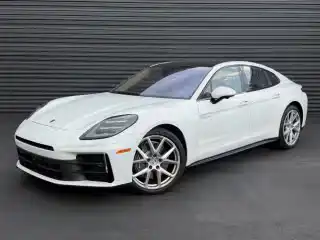 2025 Porsche Panamera 4 E-Hybrid's photo