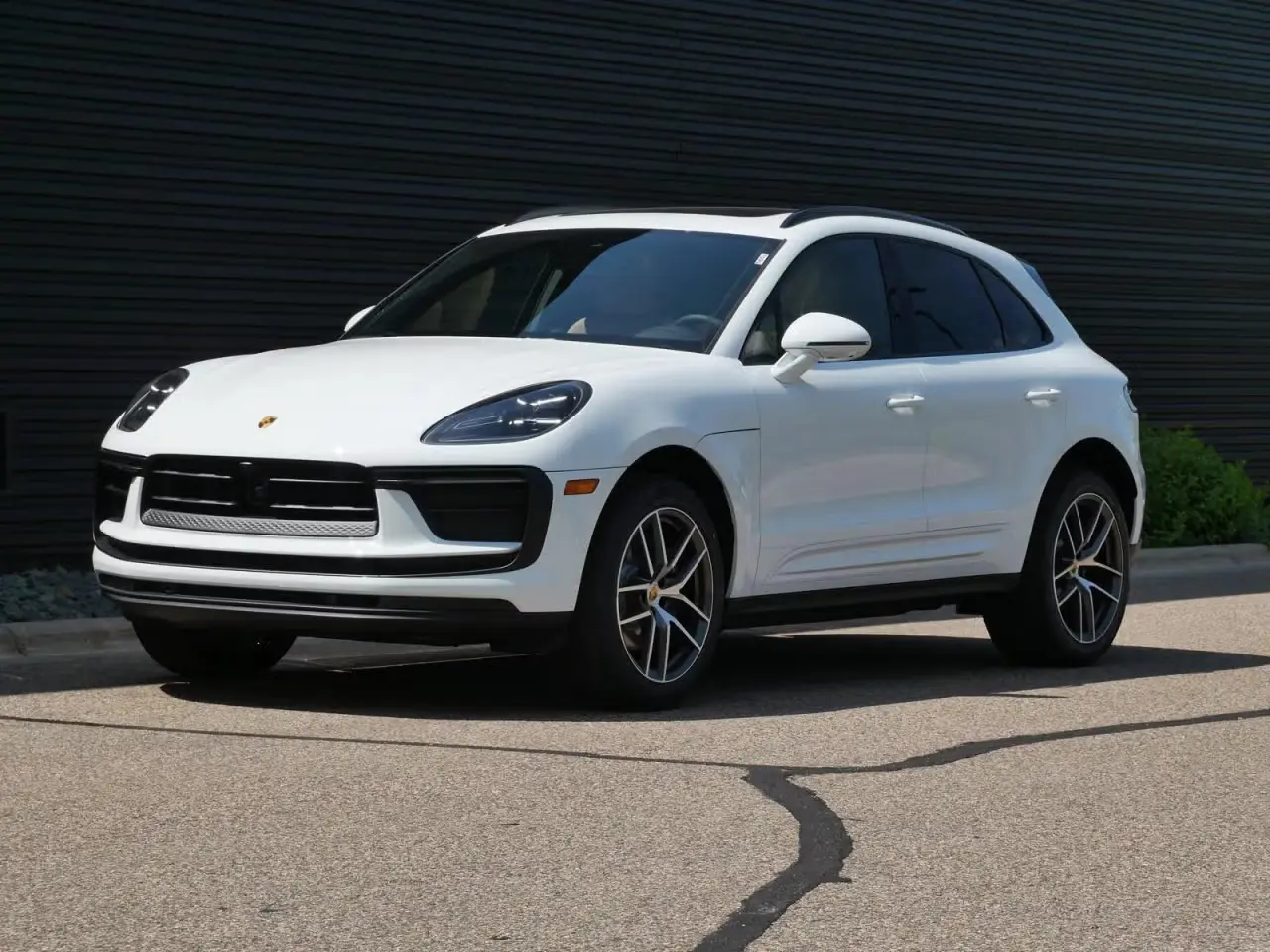 2026 Porsche Macan T photo 4