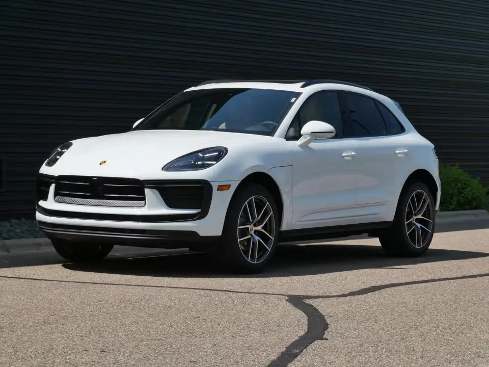 2026 Porsche Macan T photo 3