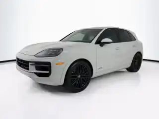 2025 Porsche Cayenne GTS's photo