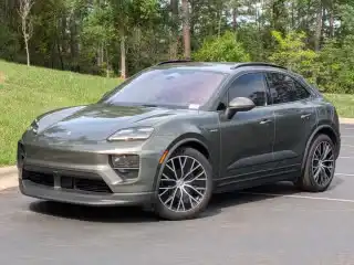 2025 Porsche Macan Macan Electric's photo