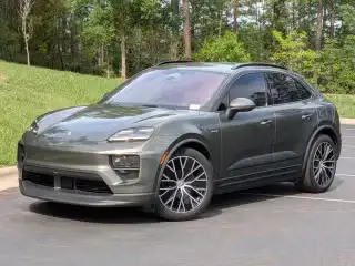 2025 Porsche Macan Macan Electric's photo