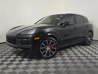 2024 Porsche Cayenne S's photo