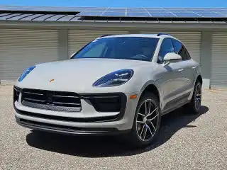 2026 Porsche Macan Base's photo