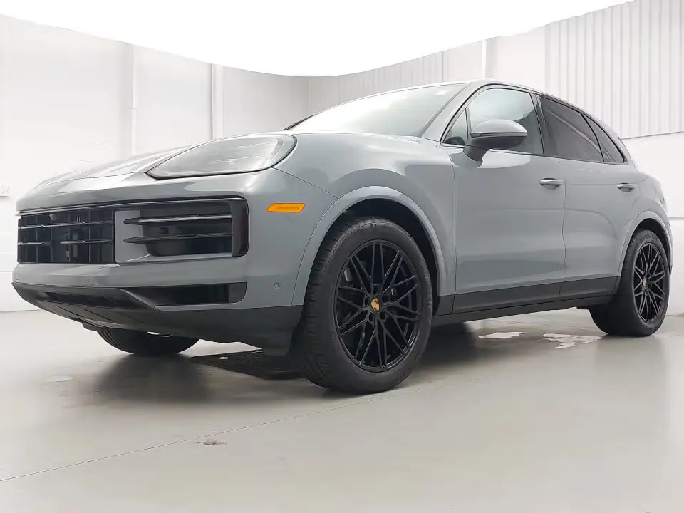 2026 Porsche Cayenne Base photo 3