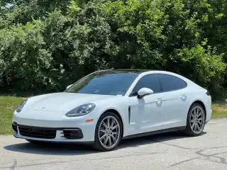 2018 Porsche Panamera 4S's photo