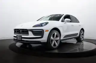2026 Porsche Macan Base's photo