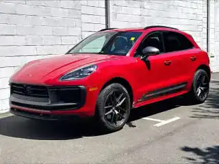 2023 Porsche Macan T's photo