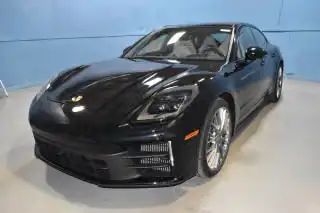 2025 Porsche Panamera 4's photo