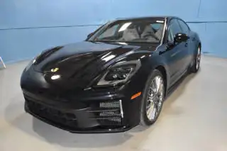 2025 Porsche Panamera 4's photo