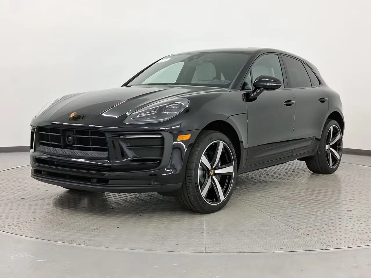 2026 Porsche Macan Base photo 4