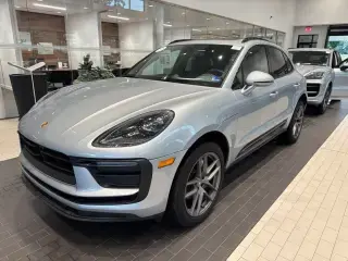 2025 Porsche Macan Base photo 5
