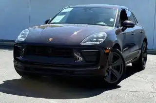 2025 Porsche Macan Base's photo