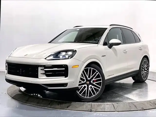 2025 Porsche Cayenne S E-Hybrid photo 4