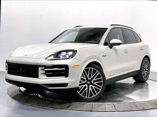 2025 Porsche Cayenne S E-Hybrid photo 5