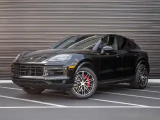 2024 Porsche Cayenne S's photo