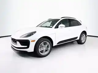 2026 Porsche Macan Base's photo