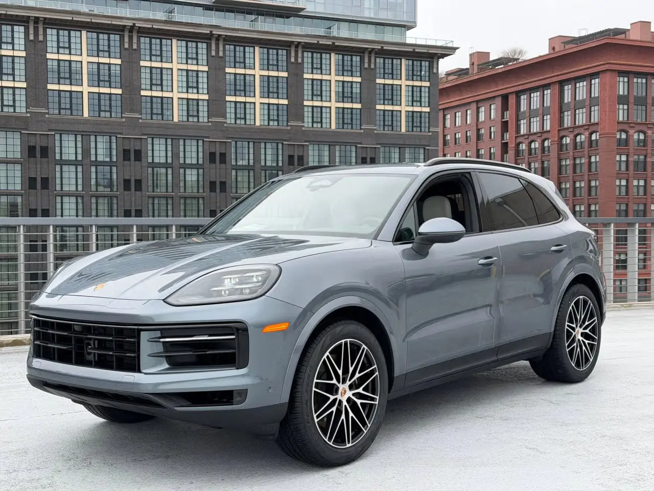 2026 Porsche Cayenne Base photo 4