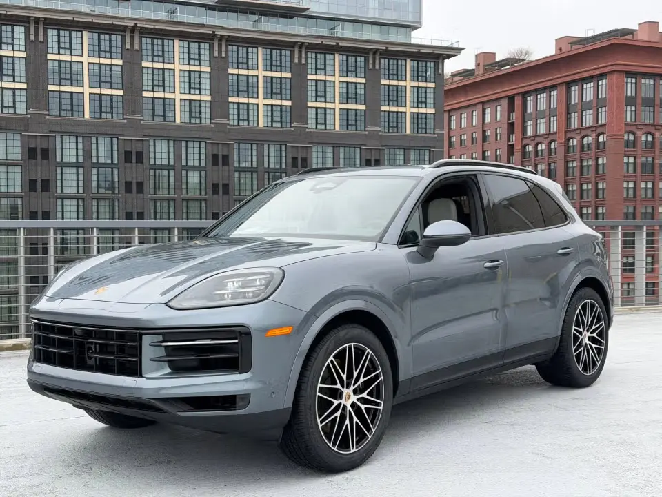 2026 Porsche Cayenne Base photo 3