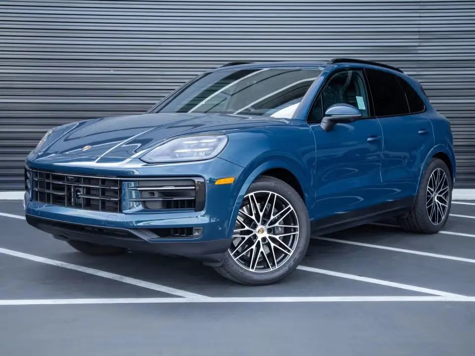 2026 Porsche Cayenne Base photo 3
