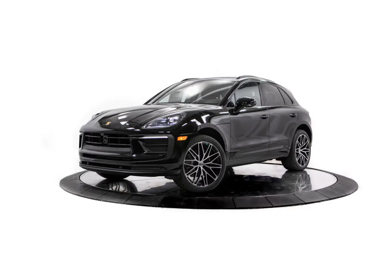2026 Porsche Macan Base photo 4