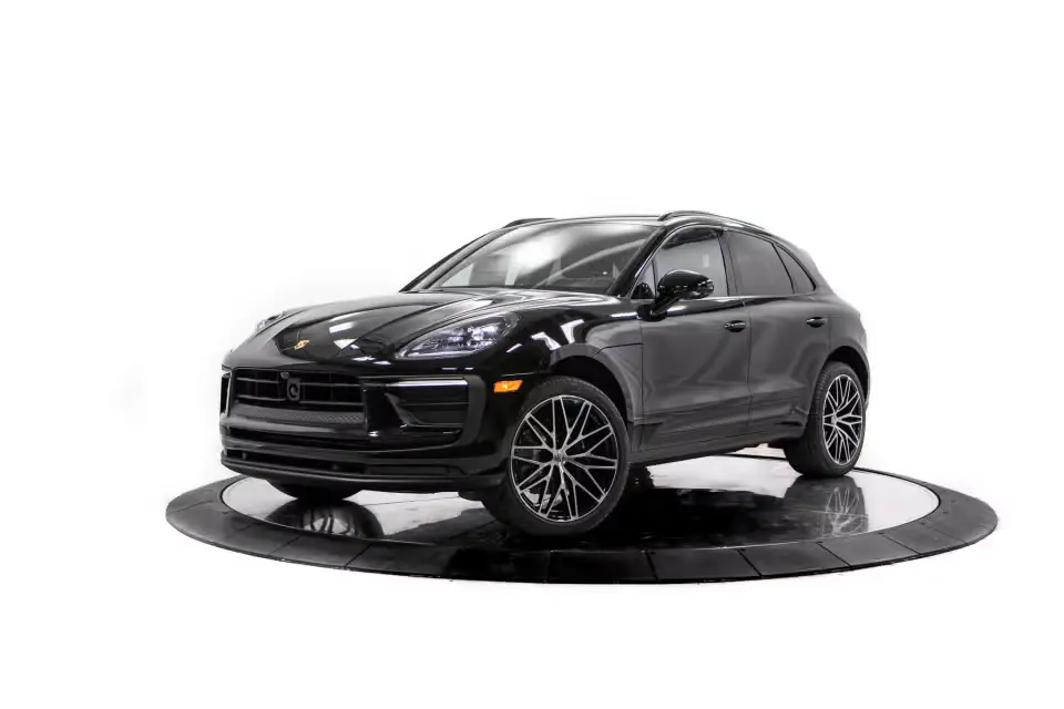 2026 Porsche Macan Base photo 3