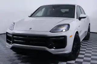2026 Porsche Cayenne Turbo E-Hybrid's photo