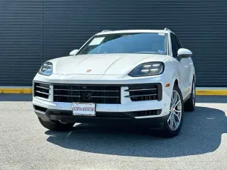 2026 Porsche Cayenne Base photo 5