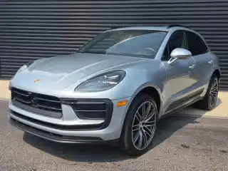 2026 Porsche Macan Base's photo