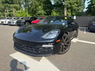 2023 Porsche Panamera GTS's photo
