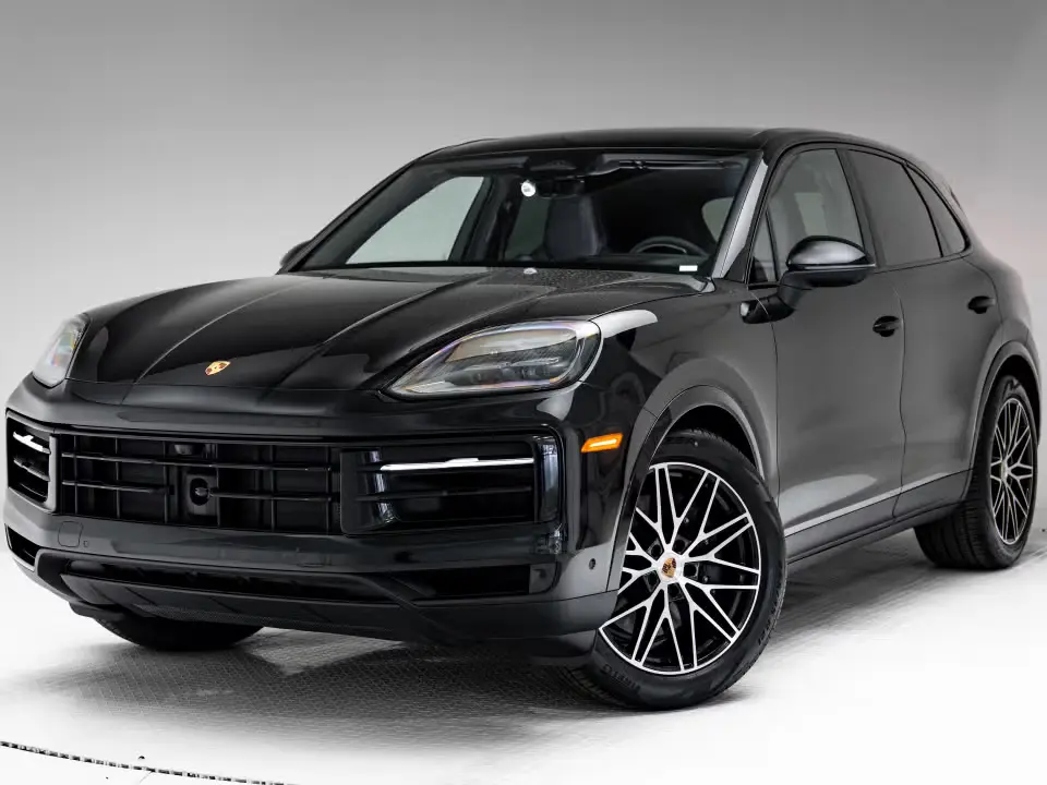2026 Porsche Cayenne Base photo 3