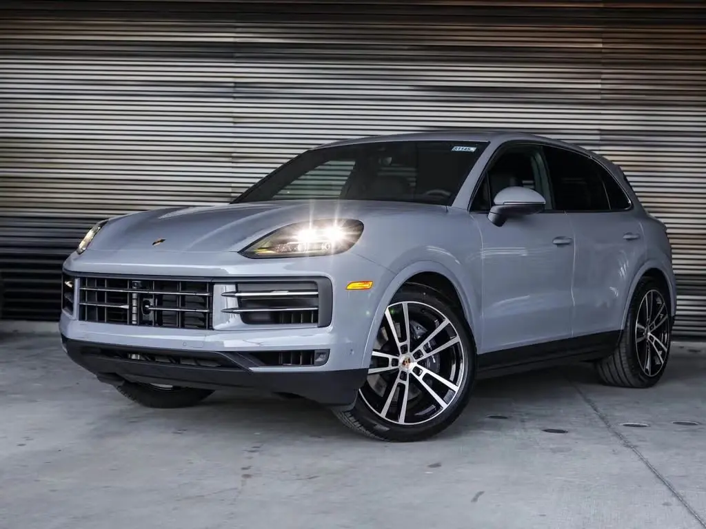 2026 Porsche Cayenne Base photo 4